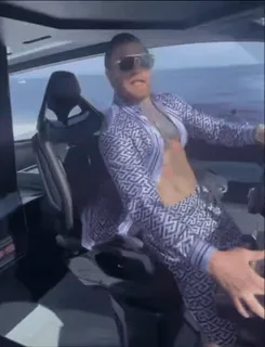 🤙 Conor McGregor mężczyzna, samochód, garnitur, sport, sportowiec, jazda, okulary przeciwsłoneczne telegram sticker