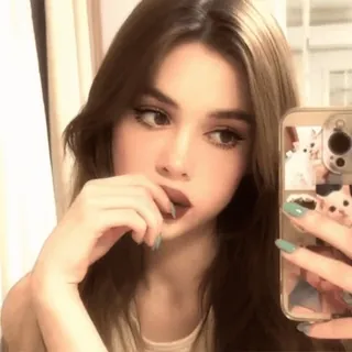 🧺 @wallgif girl, selfie, mirror, makeup, brunette, portrait, aesthetic telegram sticker