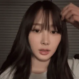 🫧 여자, 인물사진, 갈색 머리, 앞머리, 얼굴, 긴 머리 telegram sticker