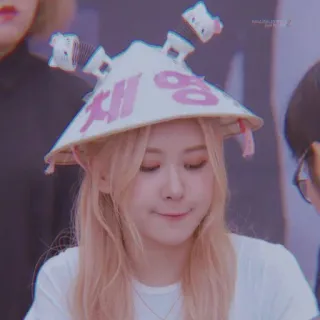 🐿️ 채영 donna, cappello, asiatica, kpop, ragazza, persona, allegra, sorridente telegram sticker