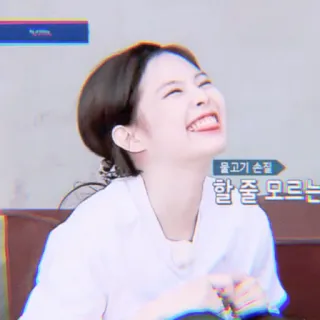 🎠 물고기 손질 할줄 모르는 coréen, portrait, souriant, femme, expression telegram sticker