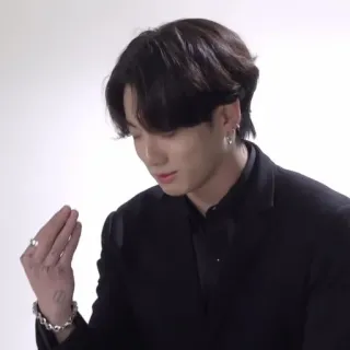🤔 Jungkook человек, мужчина, k-pop, певец, артист, bts telegram sticker