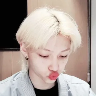🌟 Felix kpop, 歌手, 金发, 偶像, 男人 whatsapp sticker