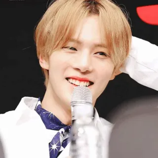 🥂 K-pop, Ídolo, Sonrisa, Hombre, Cantante, Retrato whatsapp sticker