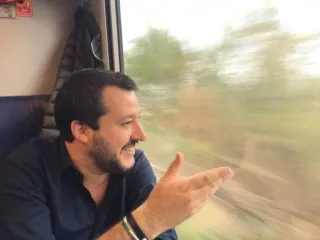 🚅 Matteo Salvini politico, italia, uomo, viaggio, treno telegram sticker