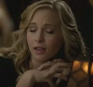 😌 Caroline Forbes The Vampire Diaries loira, mulher, série de tv, vampiro telegram sticker
