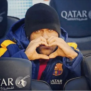❤ QATAR AIRWAYS мужчина, сидит, Qatar Airways, шапка, пальто telegram sticker
