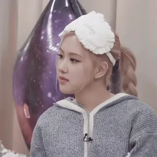 🧁 Rose Rosa, Máscara de dormir, K-pop, Cantor, Celebridade whatsapp sticker