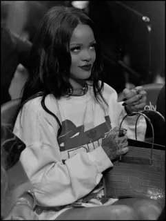 🗝 Rihanna Rihanna, cantora, celebridade, música, moda, estilo telegram sticker