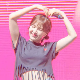 🕊 Frau, Mikrofon, Lächeln, Kpop, Sängerin telegram sticker