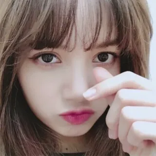 😙 Lisa Лиса, Blackpink, K-pop, Певица, Портрет, Сердце пальцами, Корейский поп, Айдол telegram sticker