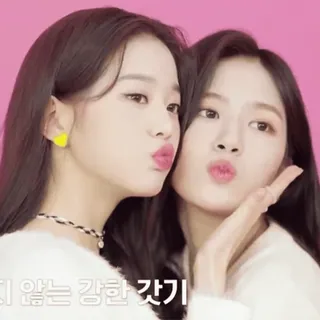 👩❤️💋👩 지 않는 강한 갓기 phụ nữ, tình bạn, Hàn Quốc, selfie, mếu, chân dung telegram sticker