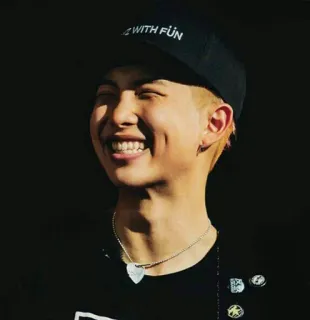 😂 LIVE WITH FUN 人物, 男人, 微笑, 帽子, 乐趣, 肖像 telegram sticker