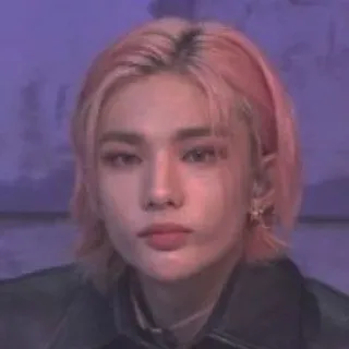 😐 k-pop, 偶像, 粉色头发, 韩国, 肖像, 名人, 男人 telegram sticker