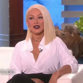🌦 Christina Aguilera Christina Aguilera, cantante, celebridad, retrato, pelo rubio, camisa blanca telegram sticker