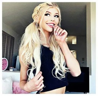 🥀 Loren Gray phụ nữ, tóc vàng, nụ cười, chân dung, ảnh tự chụp telegram sticker