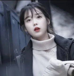 😔 IU attrice coreana, IU, cantante, celebrità, ritratto, donna telegram sticker