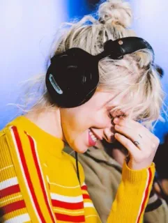 ❤️‍🔥 mulher, fones de ouvido, pessoa, loira, retrato telegram sticker