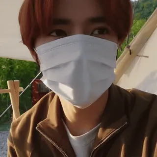 🥭 사람, 마스크, 야외, 인물 사진, 캠핑 telegram sticker