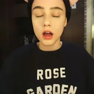 🐼 ROSE GARDEN Frau, Rosengarten, Pullover, Gesicht telegram sticker