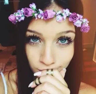 🎶 femme, beauté, portrait, couronne de fleurs, fille, yeux, visage telegram sticker