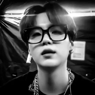 🧛 homme, portrait, lunettes de soleil, lunettes, k-pop, chanteur, noir et blanc, personne telegram sticker