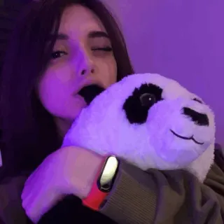 🥺 chica, panda, peluche, retrato, mujer joven, interior, juguete telegram sticker