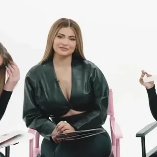 🦋 Kylie Jenner женщина, знаменитость, человек, портрет, мода, красота telegram sticker