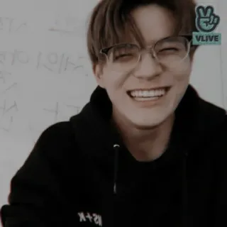 🏹 VLIVE persona, gafas, sonrisa, feliz, vlive, kpop whatsapp sticker