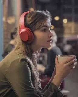 ☕️ mulher, fones de ouvido, café, retrato, interior telegram sticker