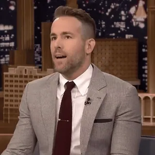 😲 Ryan Reynolds aktor, celebryta, mężczyzna, garnitur, wywiad, talk show whatsapp sticker