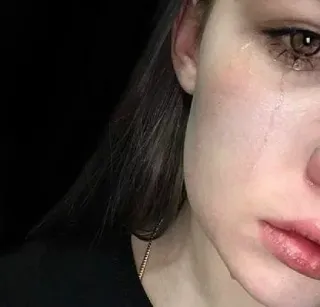 😭 huilen, verdrietig, tranen, portret, vrouw, emotie, boos telegram sticker