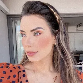 🌱 femme, portrait, visage, brune, maquillage, selfie whatsapp sticker