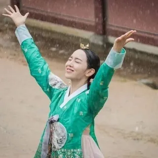 🥳 woman, korean, traditional clothing, joy, happiness, queen, rain telegram sticker