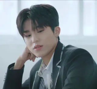 📼 kpop, teen, asiatico, ritratto, ragazzo, studente whatsapp sticker