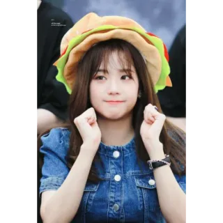 🌻 Jisoo kpop, นักร้อง, แฟชั่น, ผู้หญิง, น่ารัก, หมวกเบอร์เกอร์, blackpink telegram sticker