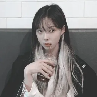🥤 여자, 소녀, 음료, 음료, 머리카락 telegram sticker