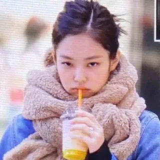 😑 Jennie kpop, เจนนี่, ไอดอล, นักร้อง, ดื่ม telegram sticker