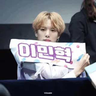 🌚 이민혁 Ídolo, K-pop, Coreano, Masculino, Minhyuk, Firma de fans whatsapp sticker
