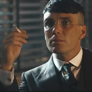 😐 Thomas Shelby Peaky Blinders Thomas Shelby, Peaky Blinders, Cillian Murphy, Gangster, 1920er, Zigarette, Birmingham telegram sticker
