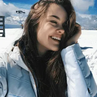 🦋 kobieta, śnieg, zima, portret, uśmiech, szczęśliwa telegram sticker
