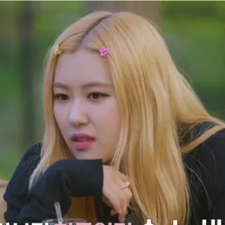 💭 배가 좀 특이하다 корейский, выражение, женщина, блондинка, милый, лицо, реакция telegram sticker