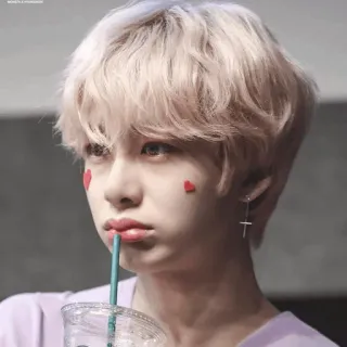 🌩 kpop, coeur, paille, starbucks, visage, coréen whatsapp sticker