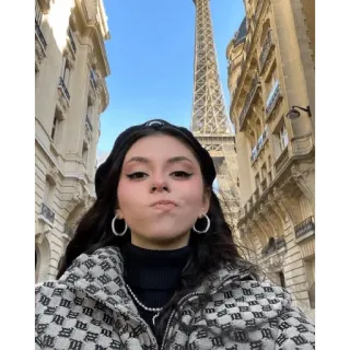🤗 женщина, Эйфелева башня, Париж, Франция, путешествия, туризм, город, Европа telegram sticker