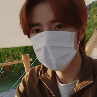 🥭 사람, 마스크, 얼굴, 인물 사진, 야외 telegram sticker