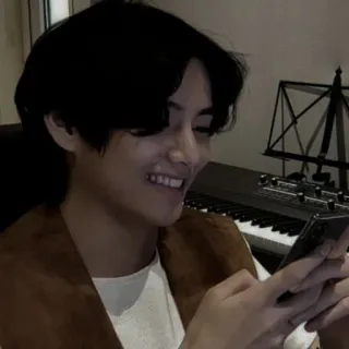 🎲 person, smiling, portrait, man, music, piano telegram sticker