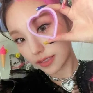 💗 mujer, corazón, Kpop, cortador de galletas, selfie, retrato whatsapp sticker