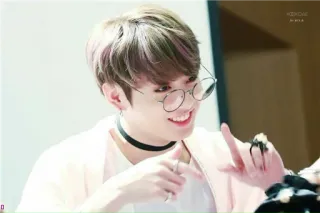 😄 Jungkook K-pop, BTS, Jungkook, bril, zanger, artiest telegram sticker