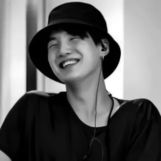 🩹 Suga Suga, BTS, K-pop, Muziek, Zanger, Koreaans, Bucket Hat telegram sticker