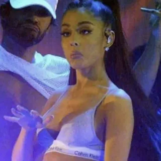 🧐 Ariana Grande piosenkarz, celebryta, artysta, gwiazda pop, scena, muzyka telegram sticker